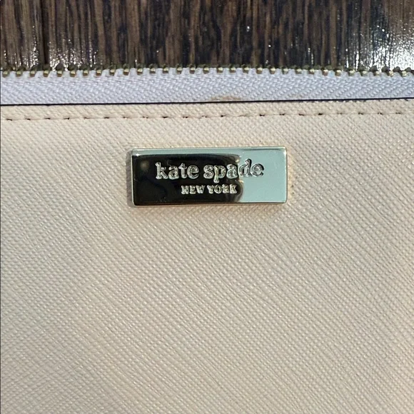 Kate Spade Loght Pink Wallet - Picture 2 of 11